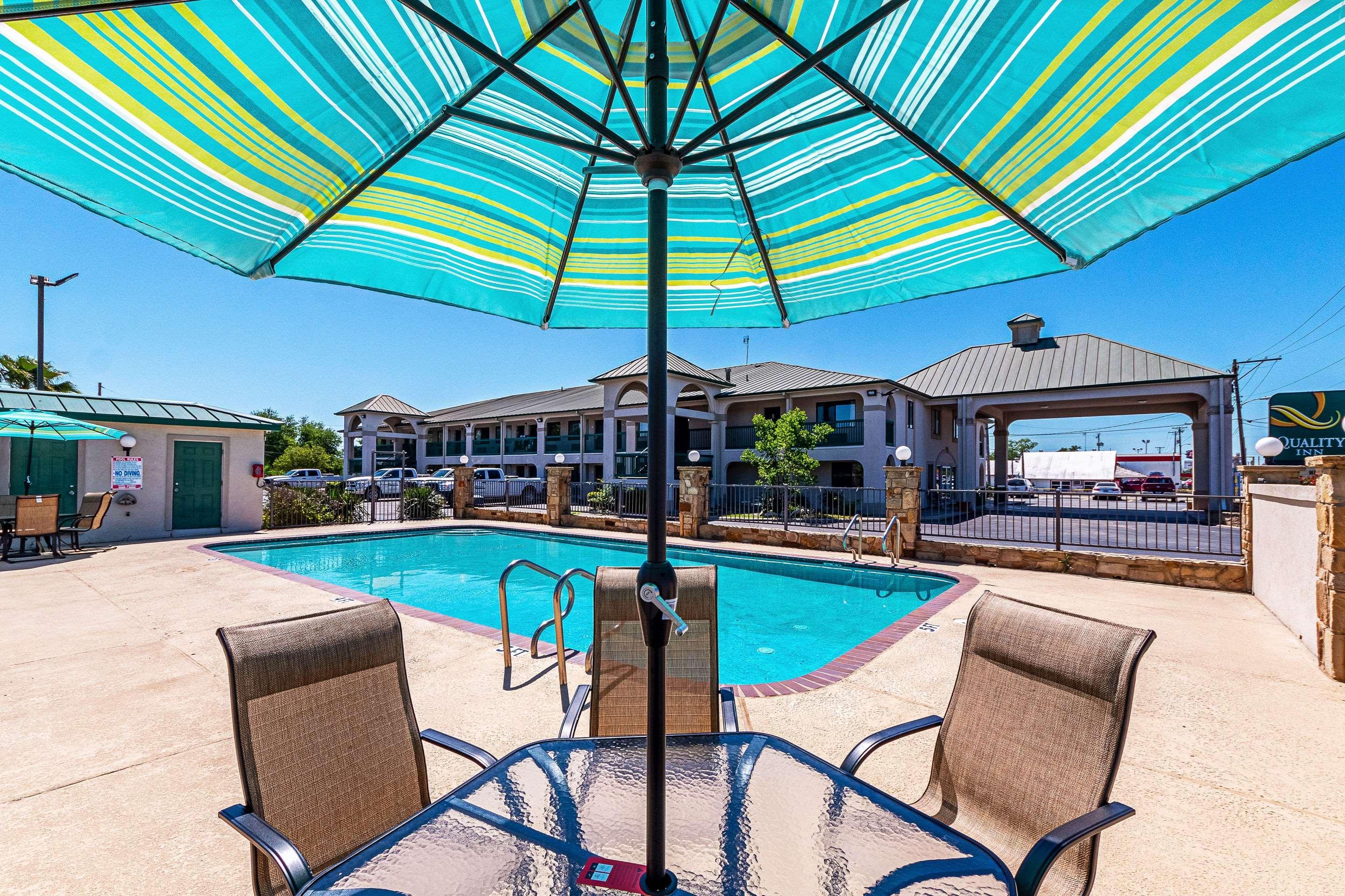 Quality Inn Three Rivers Exterior photo