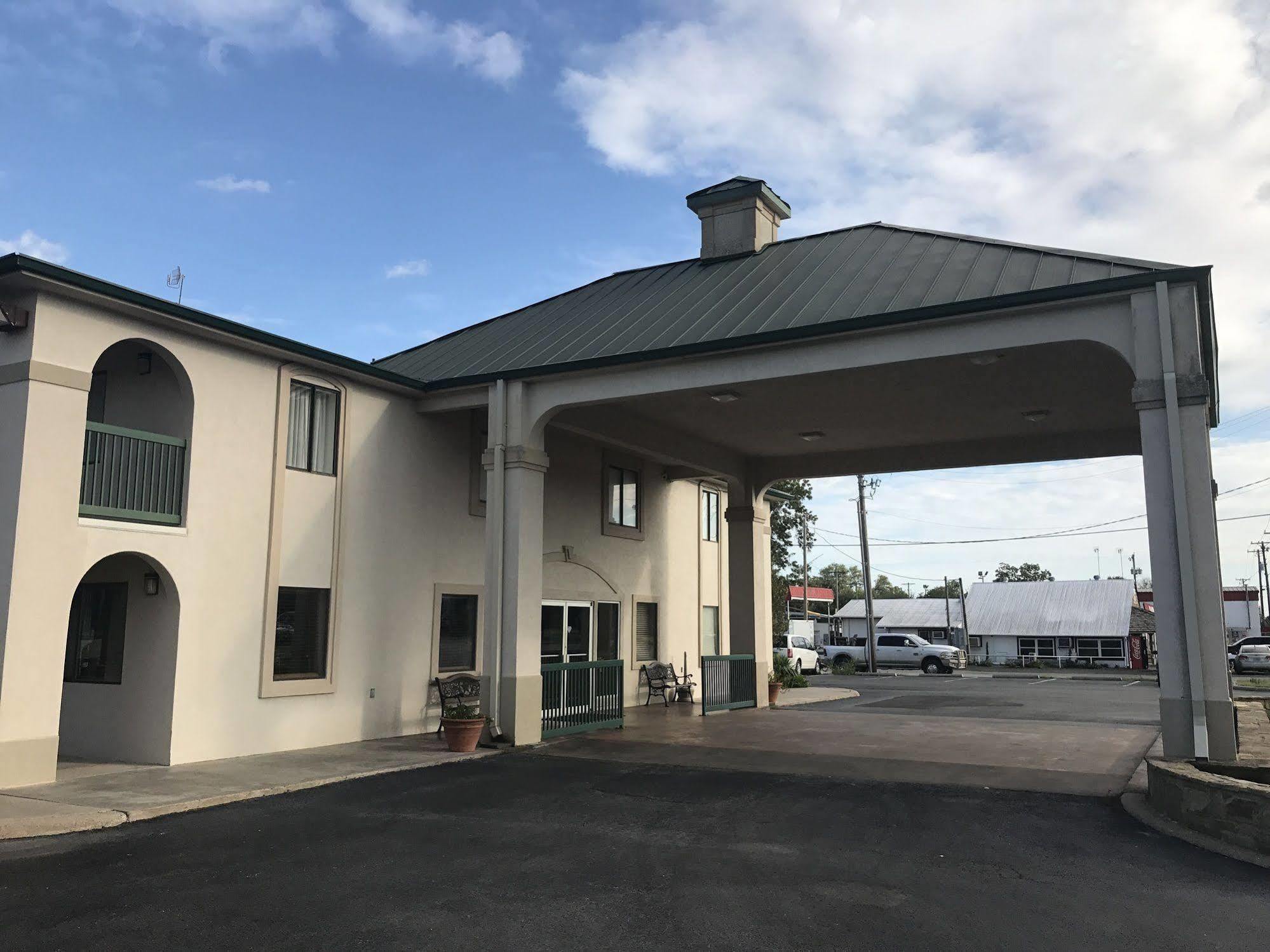 Quality Inn Three Rivers Exterior photo